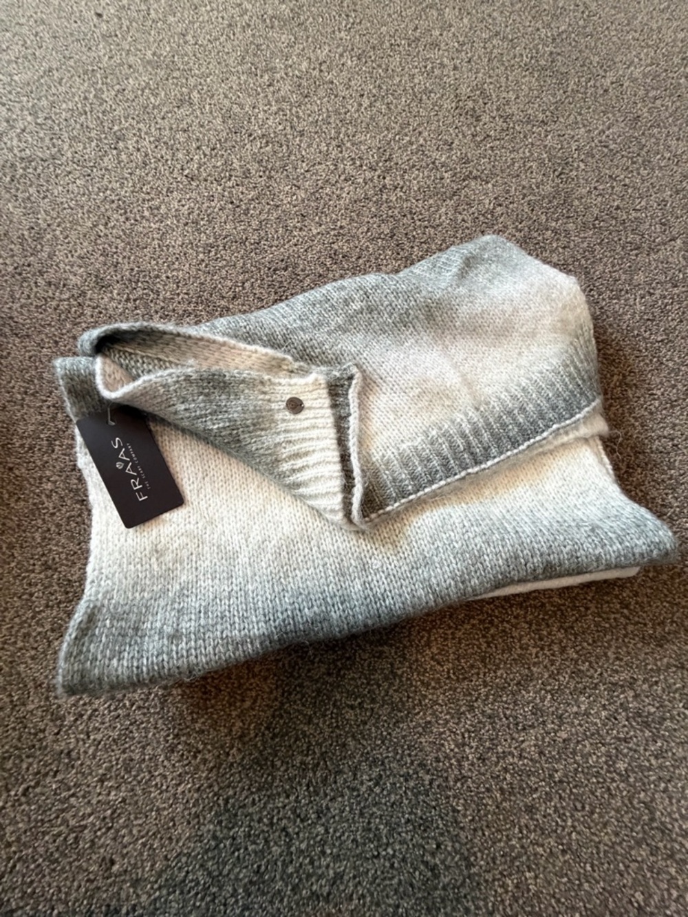 Fraas Gradient Knit Scarf in Gray and Cream